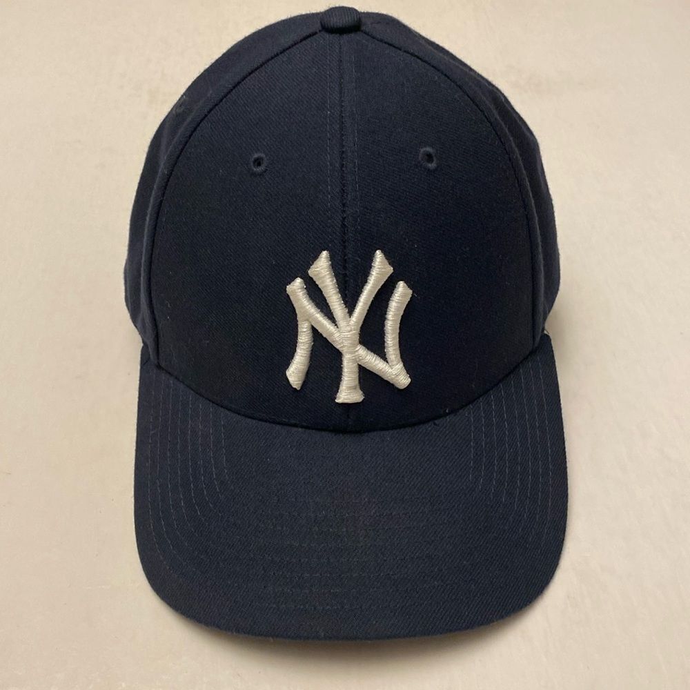 NEW YORK Yankees Genuine Merchandise Black 15%Wool Hat by Twins Enterprise OS